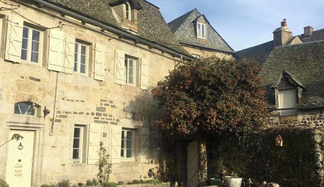 Former presbytery with garden in Aubrac