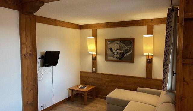 Cozy studio near slopes with balcony and ski locker