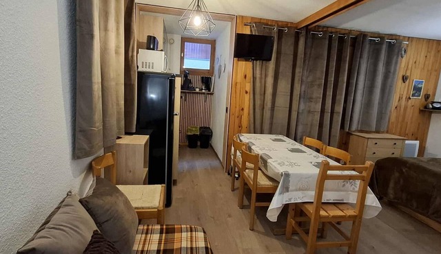 Functional studio with south terrace, near center, 4/5 pers., in Montchavin