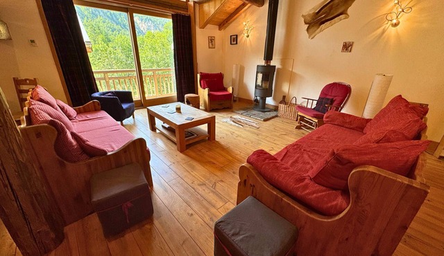 Comfort Chalet 4 BR, 3 Baths, Near 3 Valleys, Free Wifi