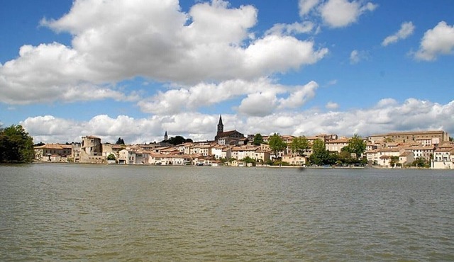 Fully self-contained apartment near the Canal du Midi and downtown