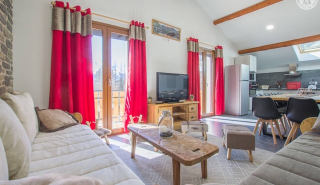 Gîte Les Mélèzes – Mountain Views, Balcony & Wi-Fi