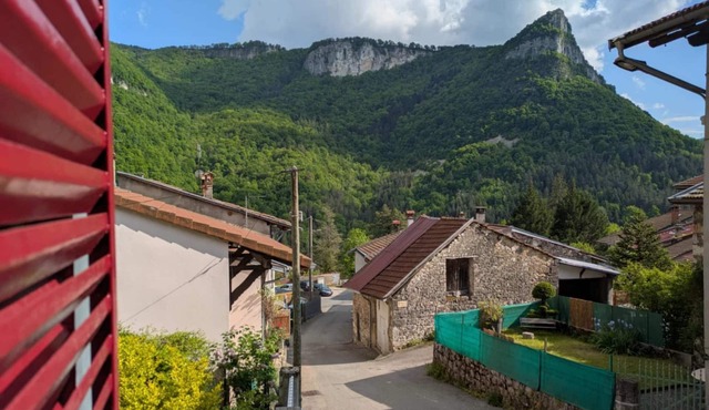 Gîte sous les Etoiles du Bugey, nature and cocooning getaway, pets welcome