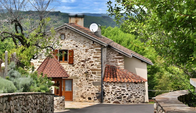 Gite de Felgines – Charming Cottage with Fireplace, Garden & Table Tennis
