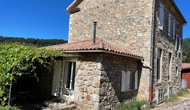 Gîte in the Monts d'Ardèche park 07160 Accons
