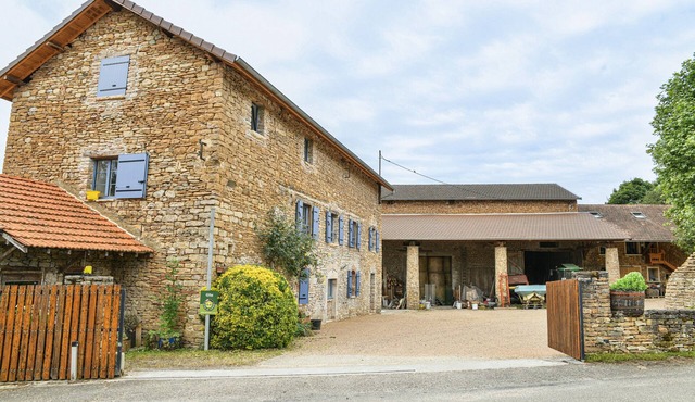 Gîte "La Grange d'Émile" with Private Garden and Wi-Fi