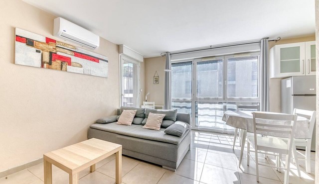 GuestReady - Sleek sunny comfort near the tram