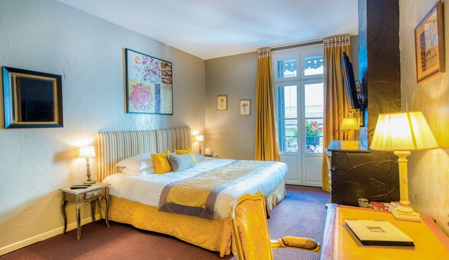 Hotel d'Aragon - Place de la Comédie
