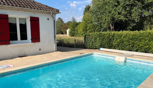 House with private pool and garden near the river.