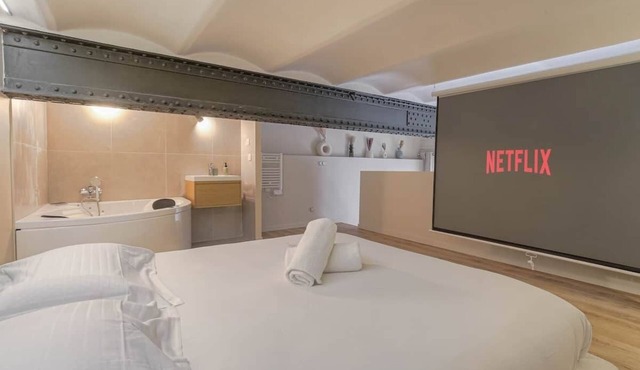 Jacuzzi & Cinema - Design Loft - Lyon Gateway