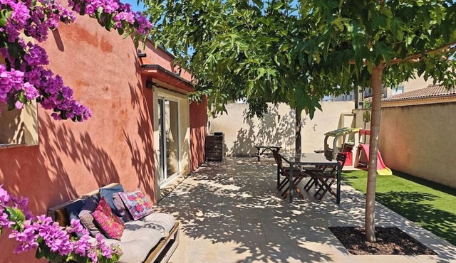 L'Escale Provençale - A small cottage with a shaded courtyard, just 5 minutes from Avignon.