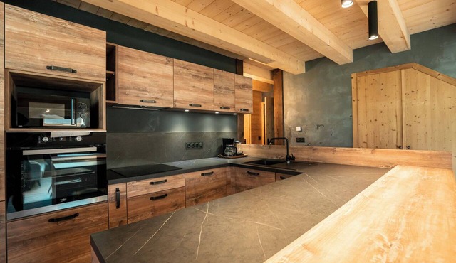 LARGE DUPLEX APARTMENT at the foot of the ski and bike slopes/10 persons