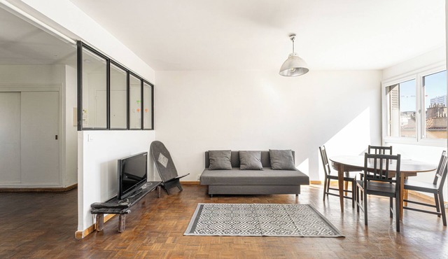 Large T4 refurbished - 3 bedrooms - Plein Centre