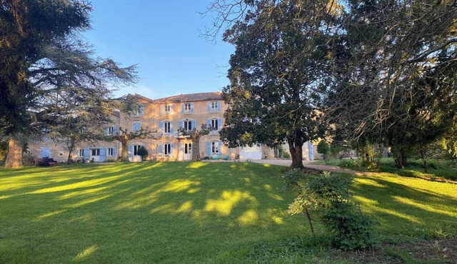 Le Clos Ceres - Southern Burgundy - 450 m2, heated swimming pool and large park
