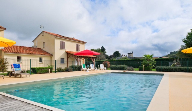 Le Perchoir – Air-Conditioned House with Shared Pool in Savignac-les-Églises