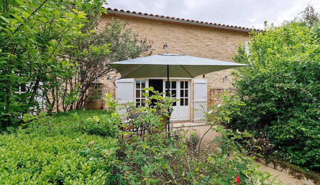 Le Pin Penché – Peaceful Retreat with Heated Pool