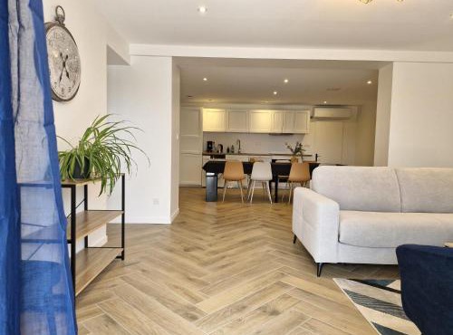 Le Zénith - Entièrement Climatisé - 3 chambres, 3 salle de bain - 8 pers max - Local à vélos - Réservation à la chambre possible