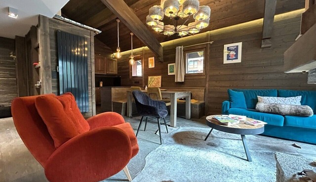 Luxury 3 bedrooms, 2 bath duplex with open fireplace