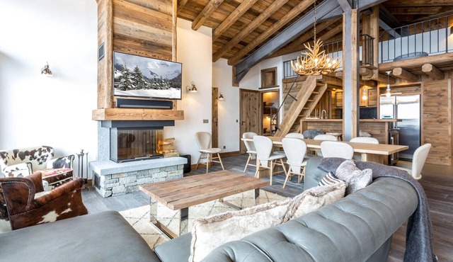 Luxury Top-Floor Condo in Ski-In/Out Residence with Stunning Mountain Views