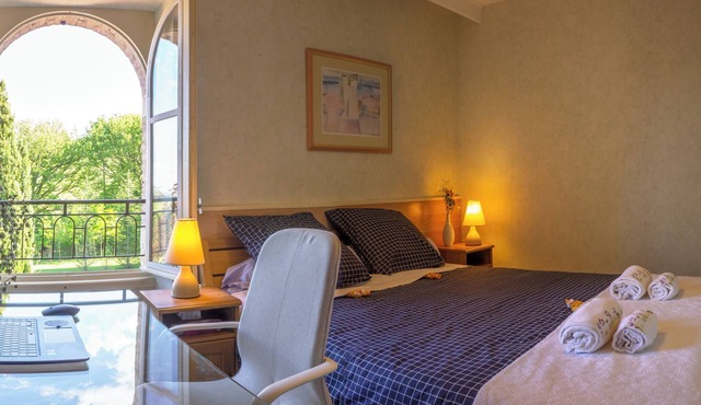 Middle room with shared bathroom