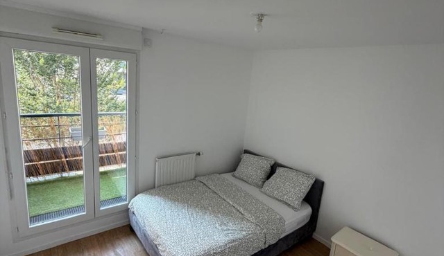 Modern 2BR Train, Versailles, Paris