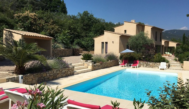 Modern architect-designed villa in a green setting in Bargemon in Bargemon
