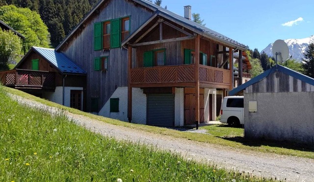 Mountain apartment at the foot of the slopes