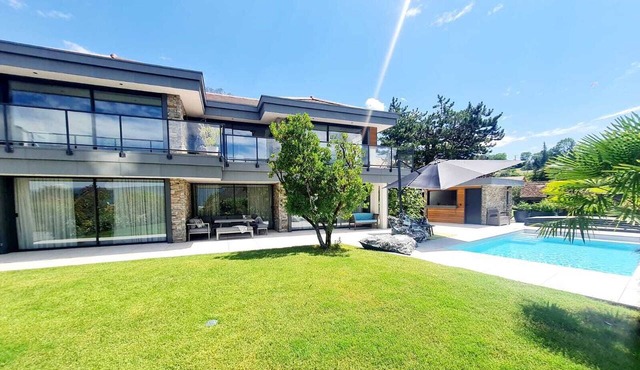 New villa with air conditioning, a pool, and views of the lake, the castle, the mountains, and shops within walking distance