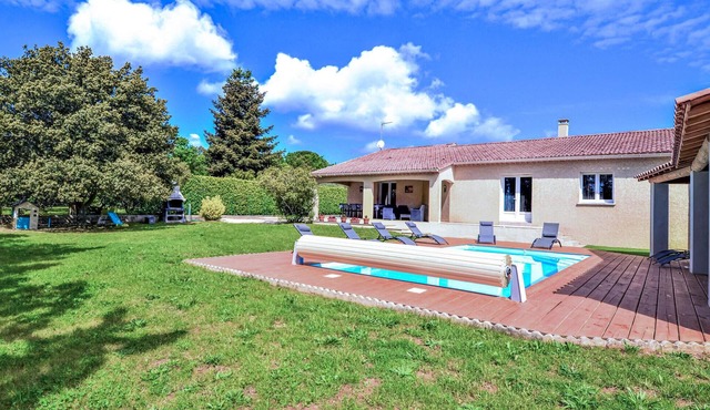 Nice home in S.Laurent-la-Vernede