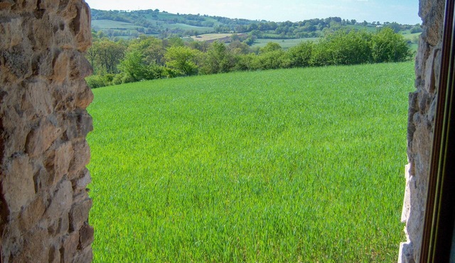 Peaceful barn conversion retreat with private pool and panoramic views in Lunac