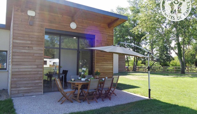 Peaceful Chalet by the Pond - Pets Allowed