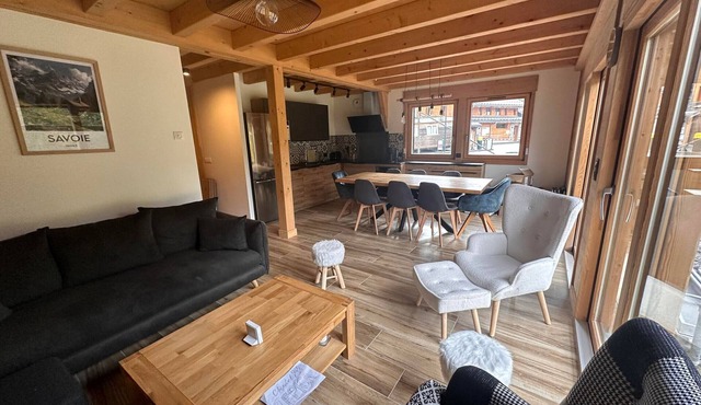 Pralognan: 6-room chalet for 11 people, near cable car and aquatic center