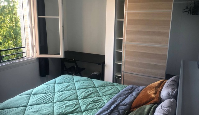 Private room 2 minutes from the RER D – 35 minutes to Paris – near Orly