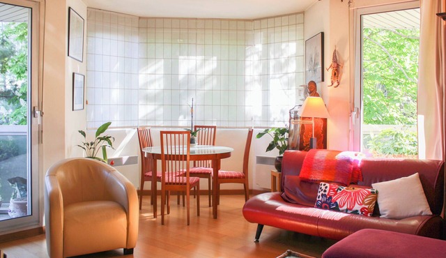 Quiet 86m² apt with balconies & parking