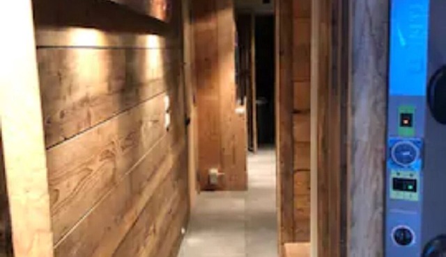 Renovated 12-person chalet (6 bedrooms - 6 bathrooms) at La Tania Courchevel - domaine 3 vallées