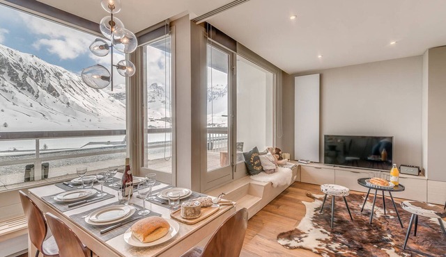 Renovated 3* apartment with terrace, lake view, sleeps 6, WiFi included