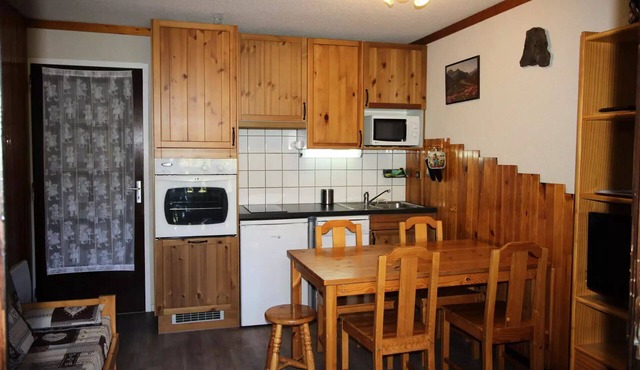 Residence Les Epervieres - Apartment in quiet chalet, on the edge of the forest