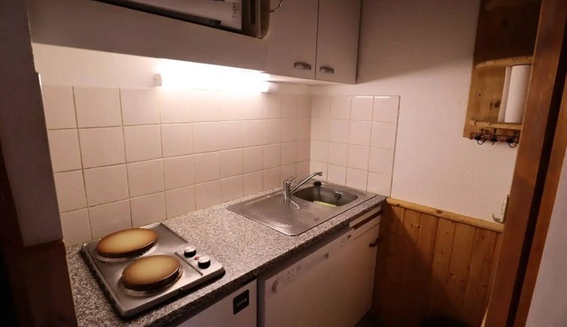Residence Val Blanc 1 - Triplex 6 people in the center of the village, near ski lifts, East