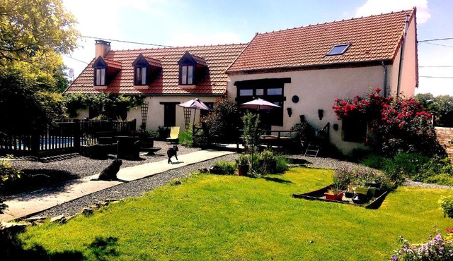Saint-Saturnin 4 Bed Home Sleeps 10 Pool Garden
