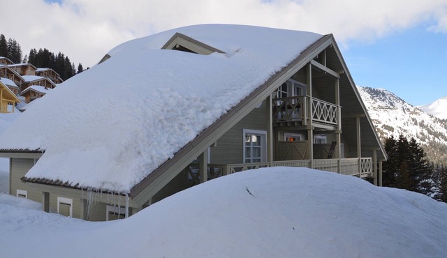 SKI & GOLF Rare Chalet/Apartment, overlooking Flaine ski area