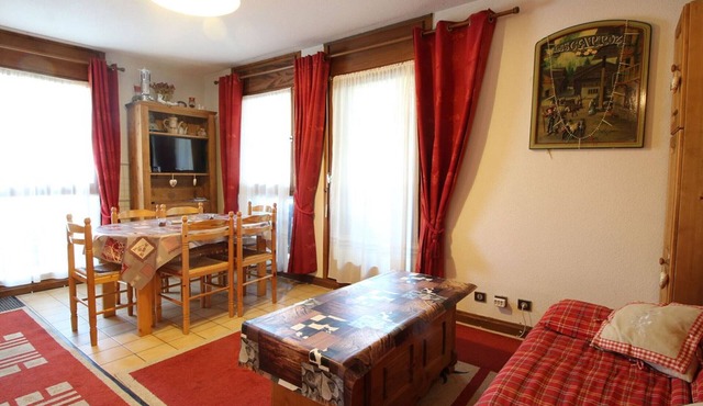 Ski-in/Ski-out 2-Room Apt for 4+1 Child, 500m to Village, Balcony, Ski Lockers