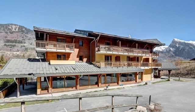 Ski-in/Ski-out Studio with Pool Access + Free Wifi