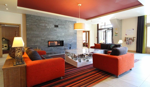 Ski to door 1-bed apartment with South-facing terrace