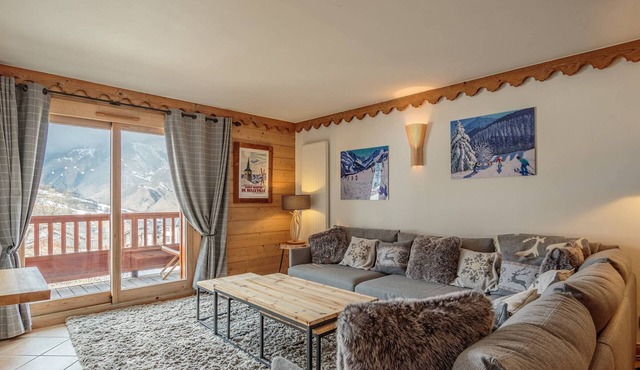 Spacious 8-person apartment with balcony, access to pool, sauna, hammam and gym