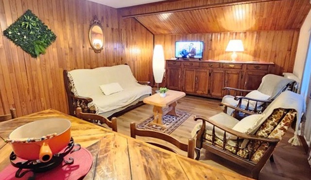 Spacious 4-bedroom apartment with balcony and WIFI, near Châtel and La Chapelle