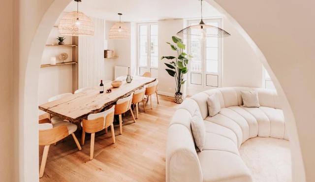Spacious 5-Bedroom Home with Terrace, Air Conditioning and Parking
