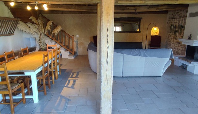 Spacious cottage with breathtaking views of the Morvan region