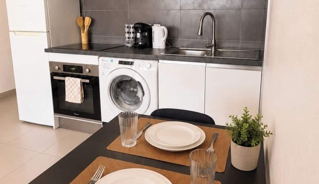 Spacious studio apartment near Porte de Lyon in the TECHLID area + parking, Wi-Fi