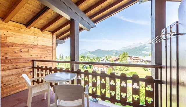 Studio Apartment '18 - Le Chamois' with Mountain View, Balcony and Wi-Fi