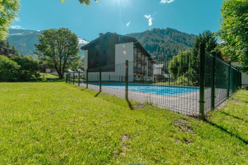 Studio de Balme w/Shared Pool & Near Slopes - Happy Rentals in Chamonix